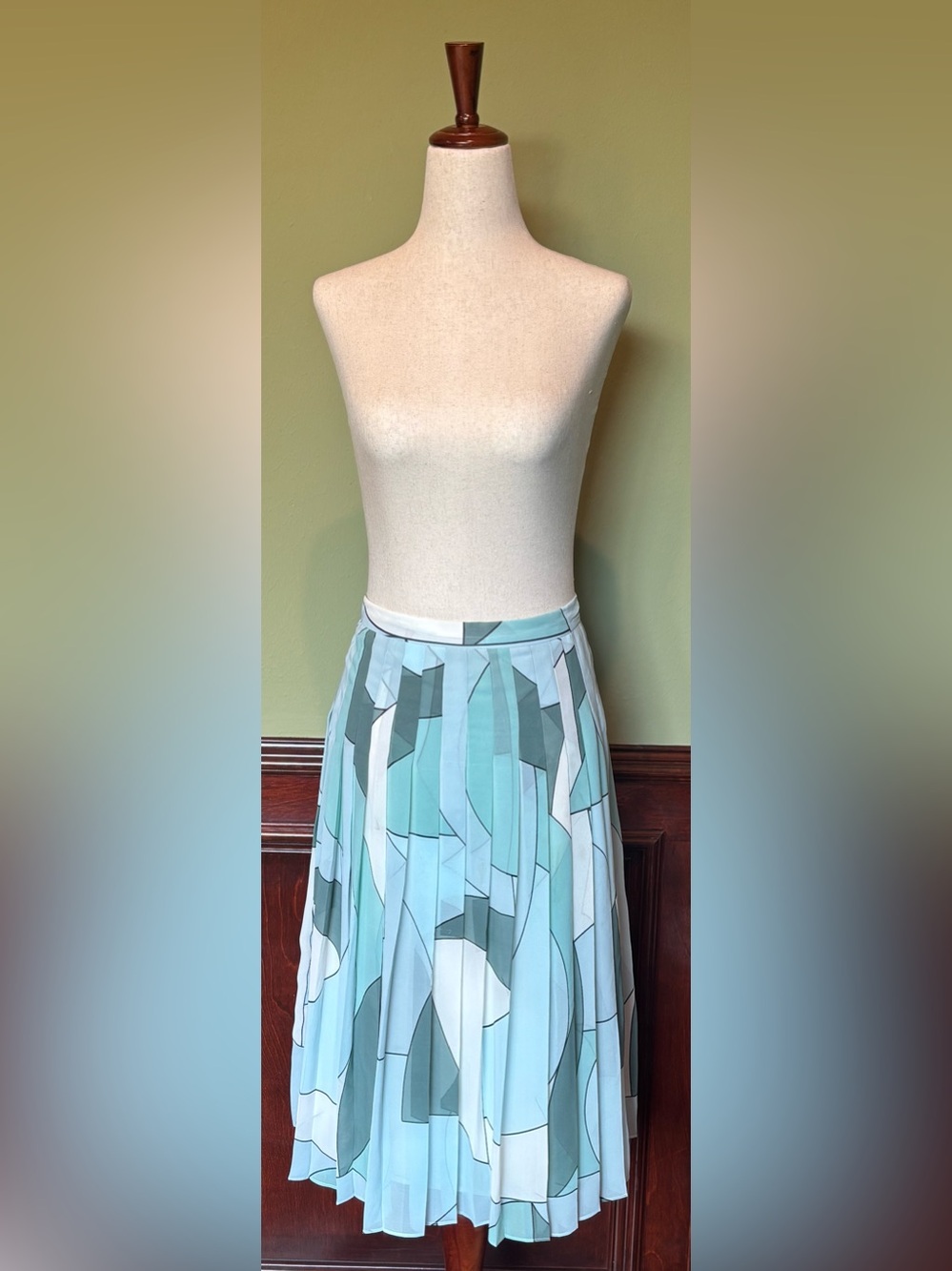 Ann Taylor Pleated Midi Skirt in Mint, White and Gray Geometric Print